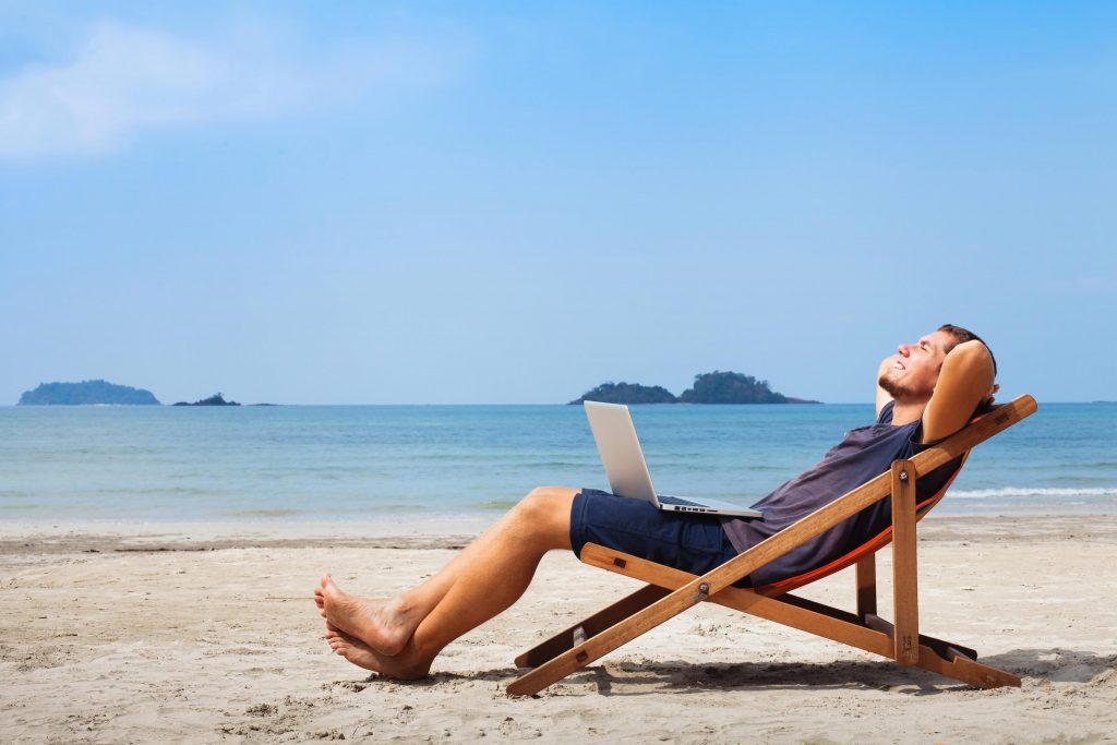 Working remotely with EMAK on a laptop